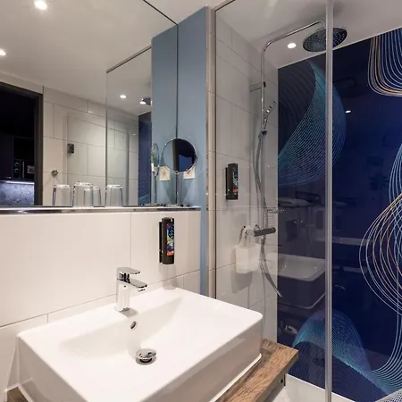 Inn-the Niu, Wave Oststadt By Ihg Hotel 3*